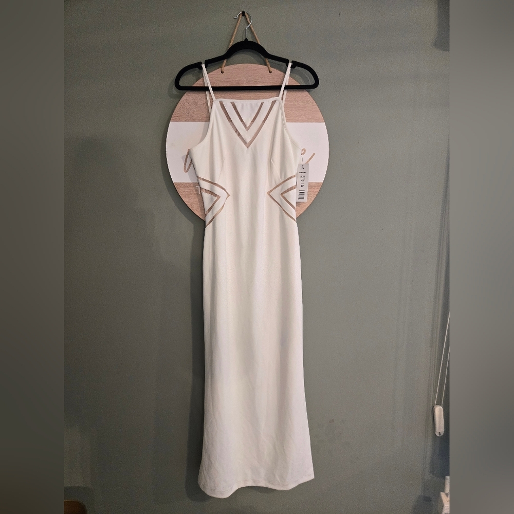 Scarlett Ivory Sleeveless Wedding Dress - Picture 2 of 6